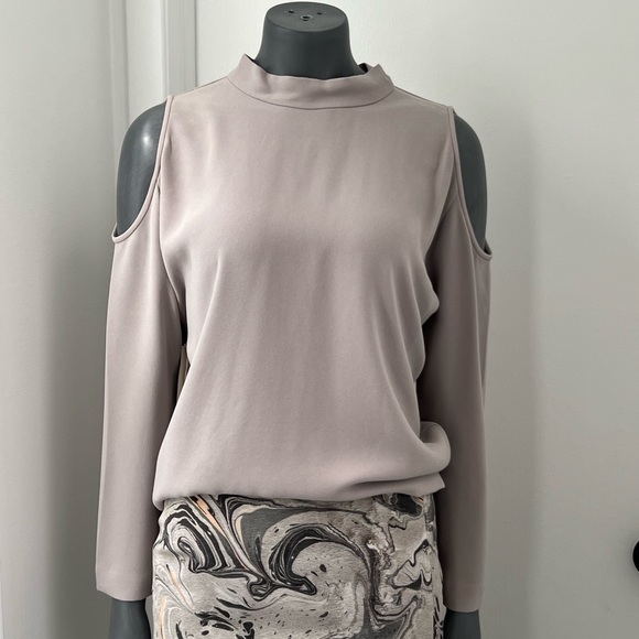 Wilfred open shoulder blouse - Picture 1 of 5